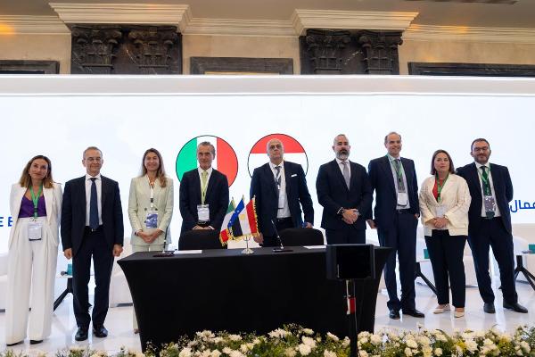 Foto di gruppo partecipanti Business Forum Italia-Egitto