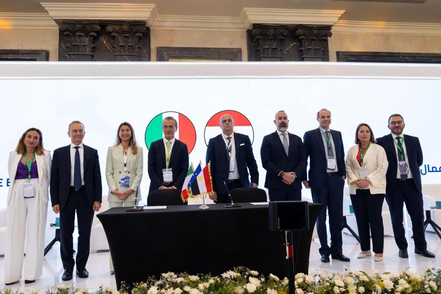 Foto di gruppo partecipanti Business Forum Italia-Egitto