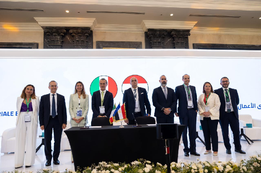 Foto di gruppo partecipanti Business Forum Italia-Egitto