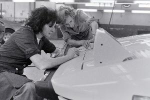 Operaie stabilimento Ferrari - Foto Mostra 