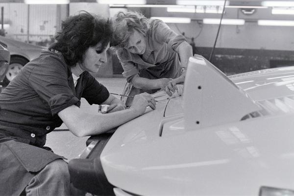 Operaie stabilimento Ferrari - Foto Mostra 