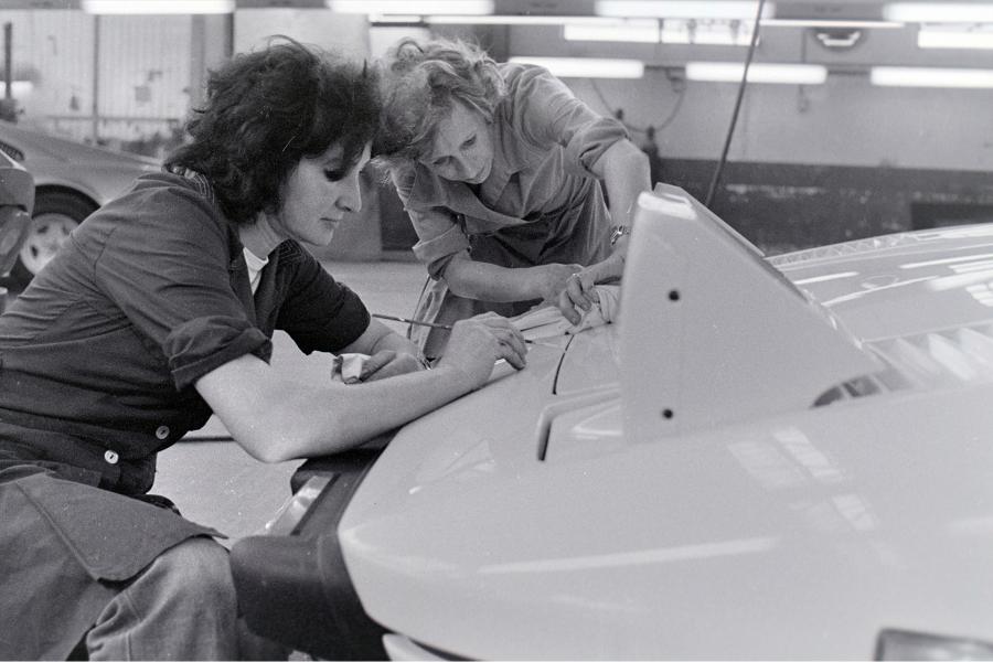 Operaie stabilimento Ferrari - Foto Mostra 