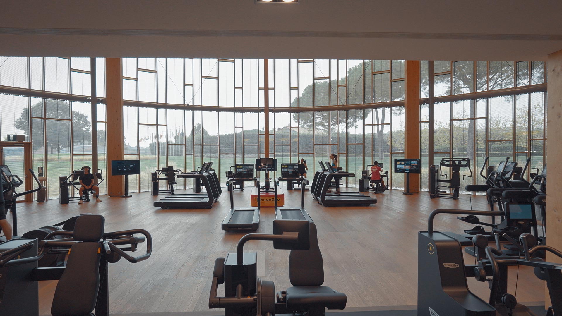 Palestra con macchinari Technogym.