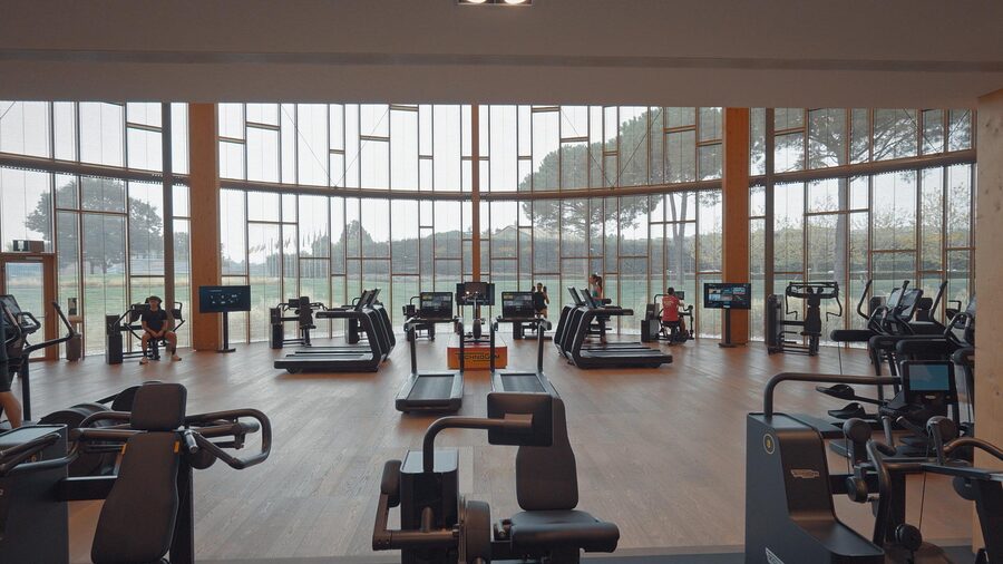 Palestra con macchinari Technogym.