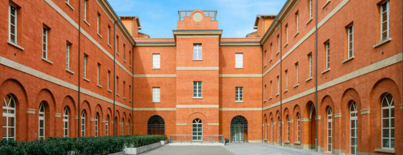 Vista frontale palazzo manifattura tabacchi