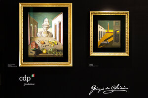 Due dipinti incorniciati con cornici dorate appesi su uno sfondo scuro, con logo cdp e firma “Giorgio de Chirico” in basso.
