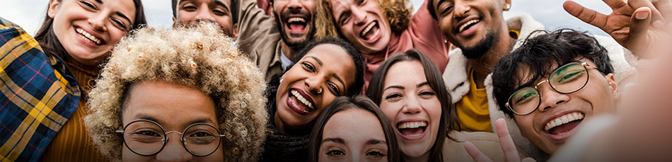 Gruppo di persone che sorridono